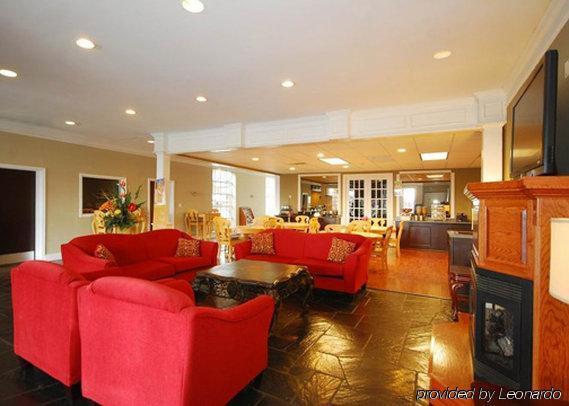 Greenville Inn & Suites Интерьер фото
