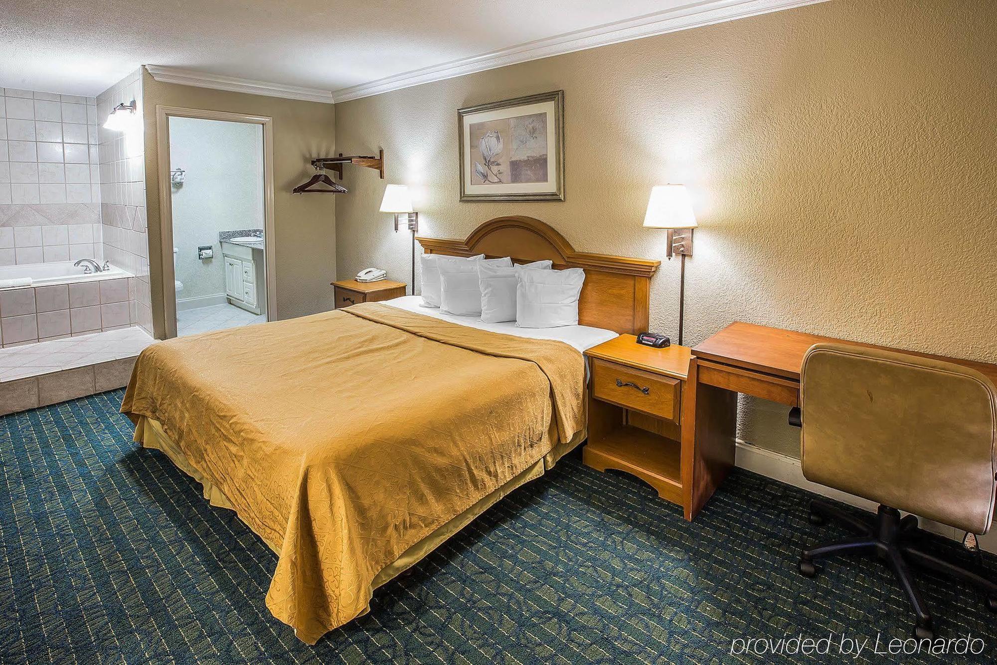 Greenville Inn & Suites Экстерьер фото