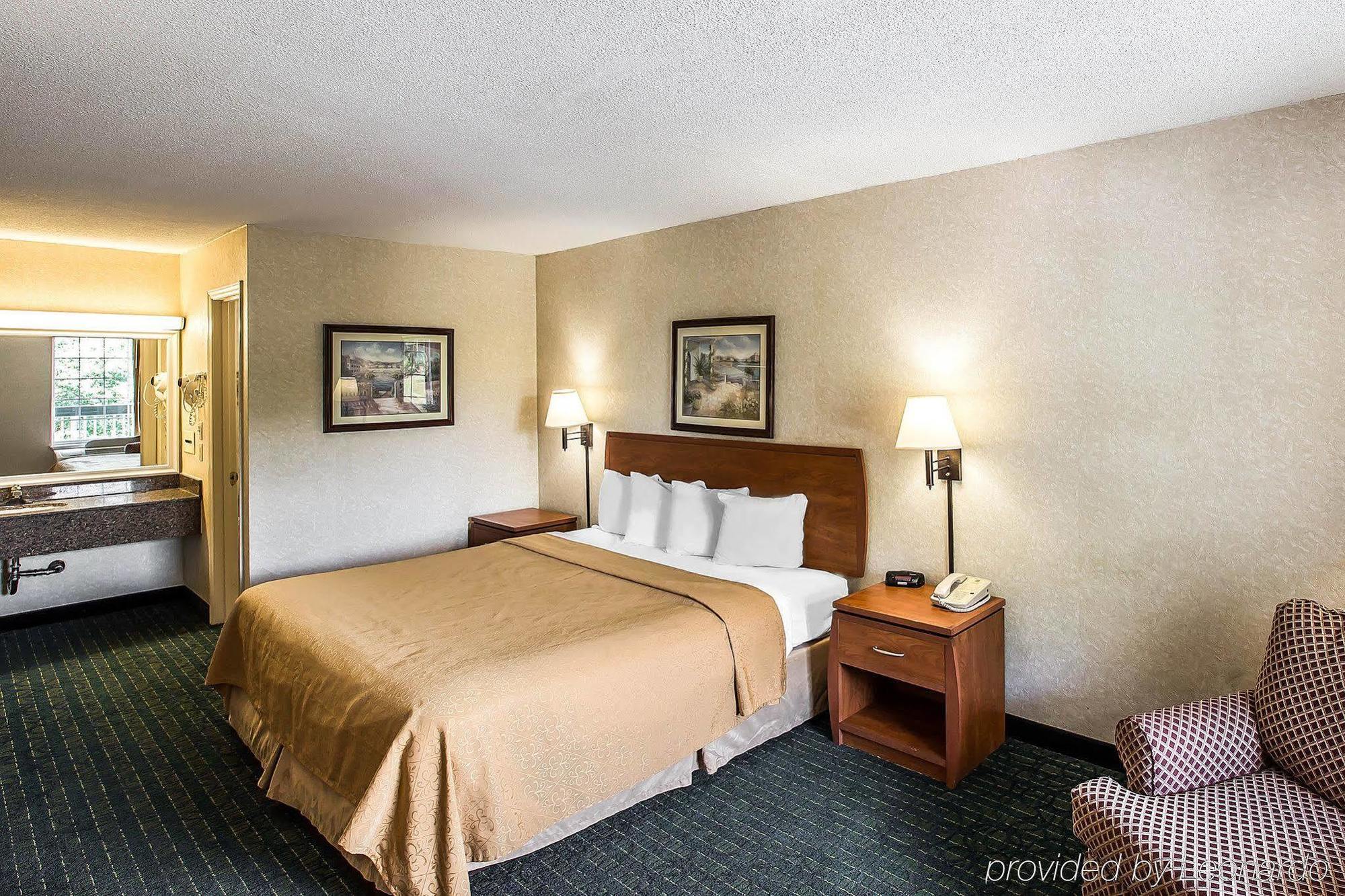 Greenville Inn & Suites Экстерьер фото