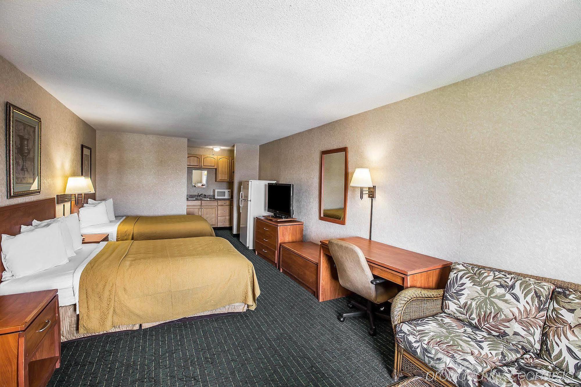 Greenville Inn & Suites Экстерьер фото