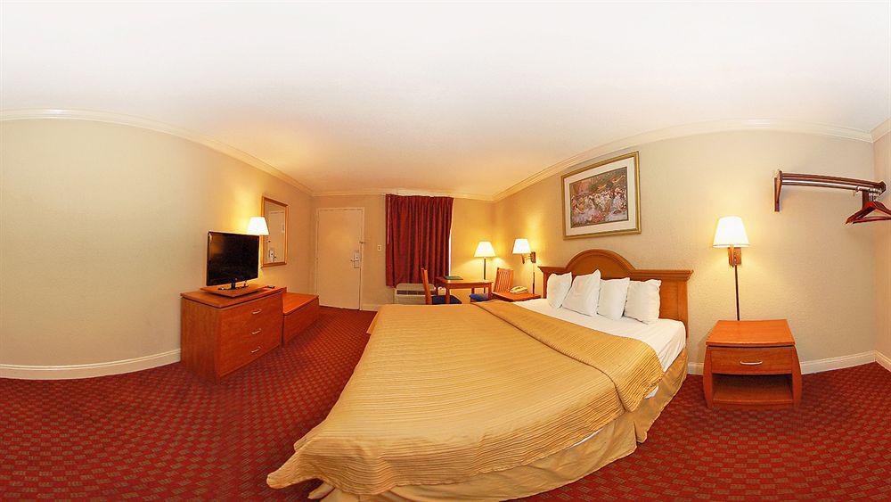 Greenville Inn & Suites Экстерьер фото